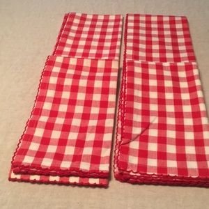 Set of four dinner napkins